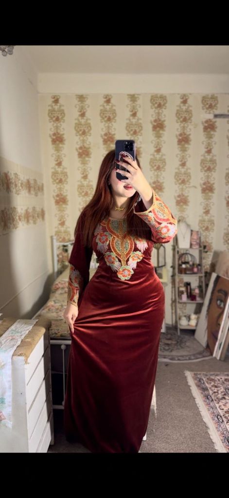 منتج - لون عنابي